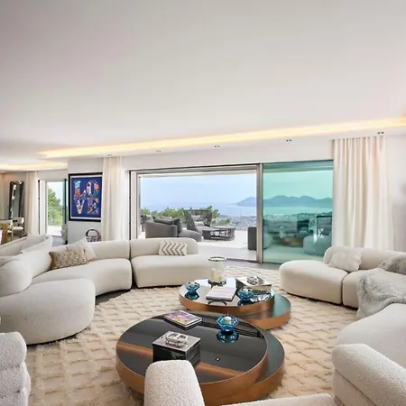 Julie's House * Cannes